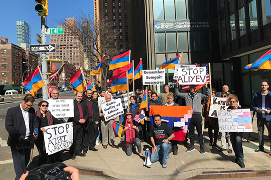 Նյու Յորքում և Վաշինգտոնում հայերը բողոքի ցույցեր են անցկացրել ադրբեջանական ագրեսիայի դեմ