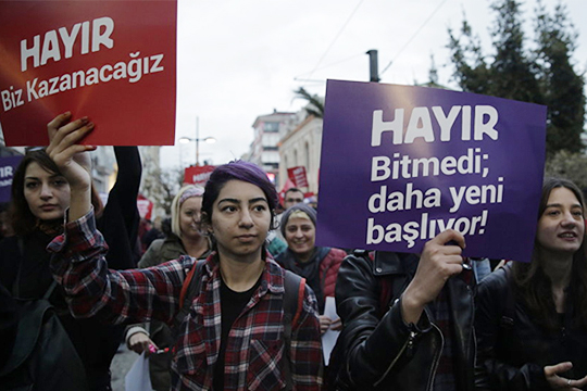 Թուրքիայում շարունակվում են հանրաքվեի արդյունքների հետ կապված բողոքի ցույցերը