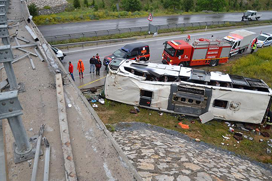 Թուրքիայում միջքաղաքային ավտոբուսը կամրջից ընկել է. կա 48 վիրավոր