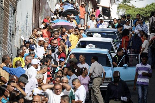 Վենեսուելայում ընդդիմությունն անցկացնում է ժողովրդական հանրաքվե