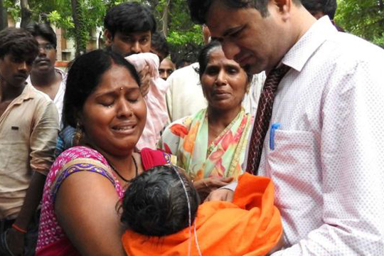 Հնդկաստանում աշխատանքից հեռացրել են 60 երեխայի մահ պատճառած հիվանդանոցի գլխավոր բժշկին