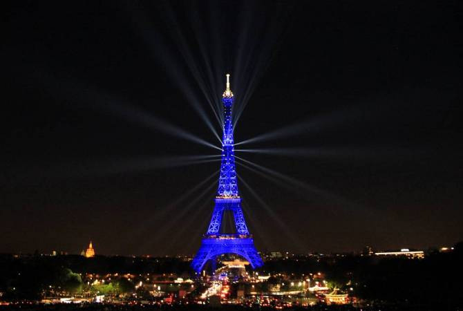Ֆրանսիայում համերգով և լուսային շոուով են նշել Էյֆելյան աշտարակի 130-ամյակը