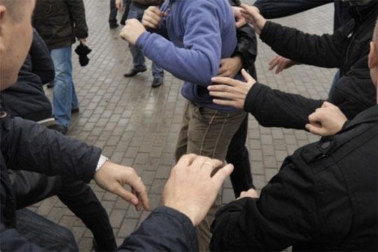 «Շտապ ոստիկան ուղարկեք, դանակով իրար են սպանում…». Թբիլիսյան խճուղում վիճաբանությունն ավարտվել է երեք հոգու դանակահարությամբ