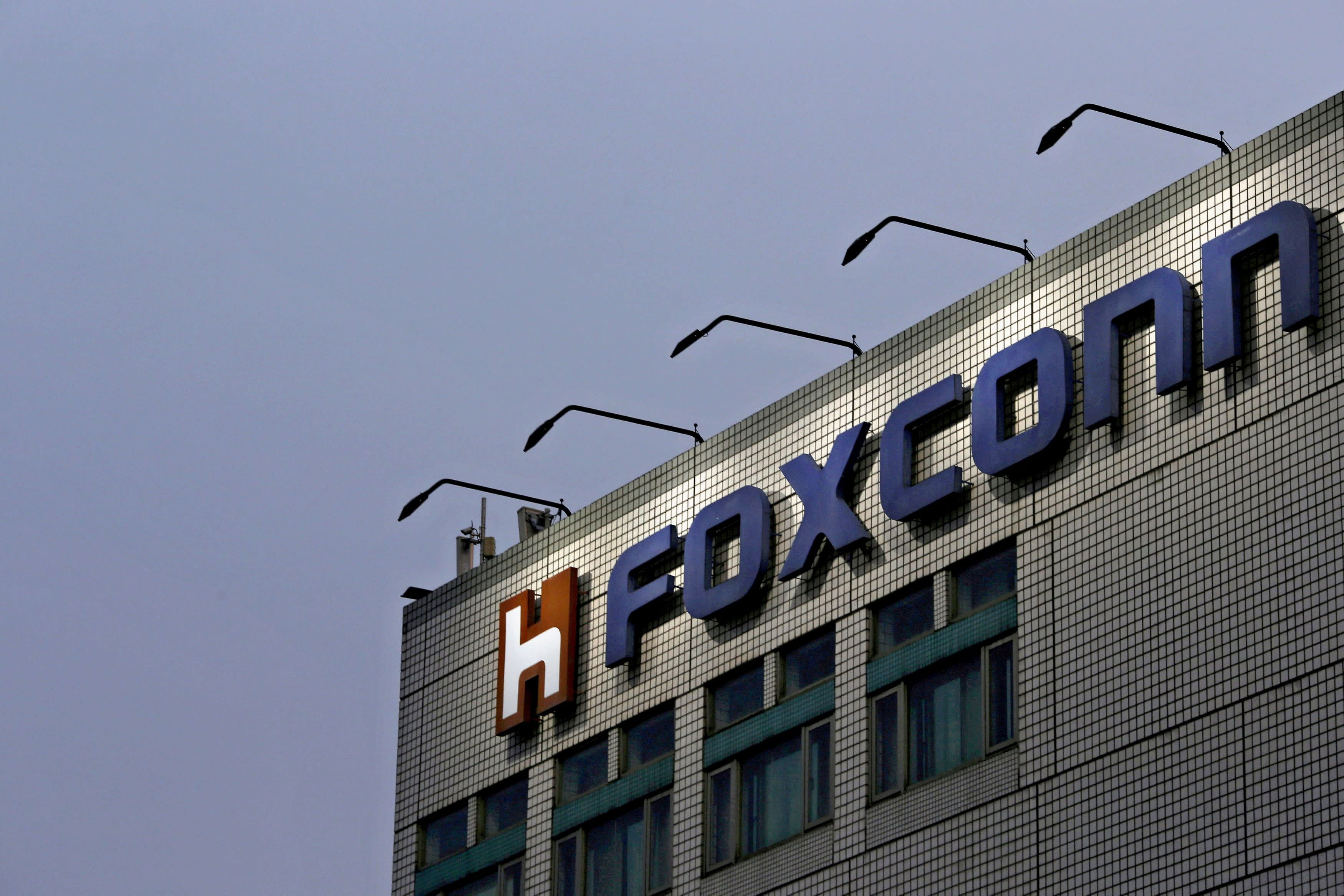Չինաստանում Foxconn-ը երեխաներին ստիպել է գիշերներն աշխատել․ The Guardian