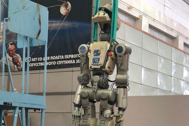 «Ֆյոդր» ռոբոտը ցույց է տվել, թե ինչպես են իրեն դուրս բերել «Սոյուզ»-ից և տեղակայել պահեստում