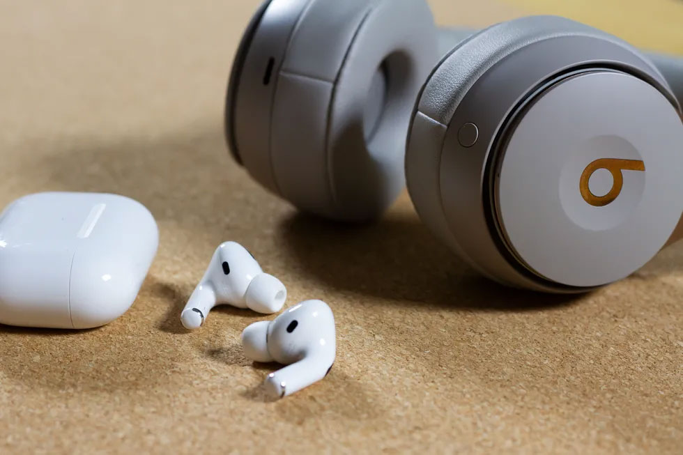 Apple-ը գրեթե միաժամանակ ակտիվ ձայնամեկուսացմամբ ականջակալների երկու մոդել է թողարկել. AirPods Pro և Beats Solo Pro