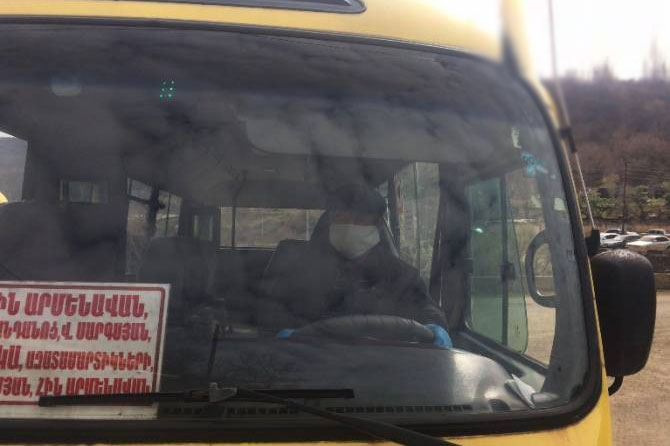 Ստեփանակերտի ներքաղաքային տրանսպորտի վարորդներին տրվել են պաշտպանիչ դիմակներ և ձեռնոցներ