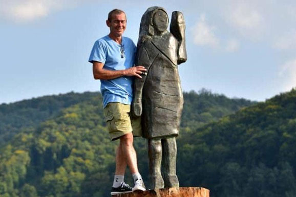 Սլովենիայում տեղադրել են Մելանյա Թրամփի նոր արձանը