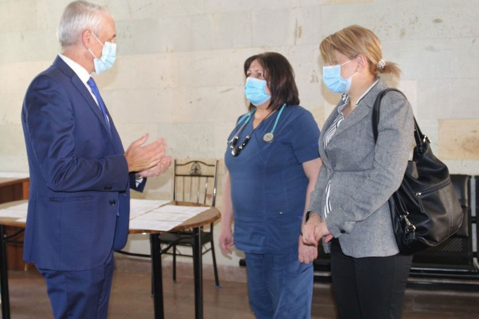 Հայաստանում ՄԱԿ-ի մշտական համակարգողը տեսակցել է վիրավորում ստացած երեխաներին