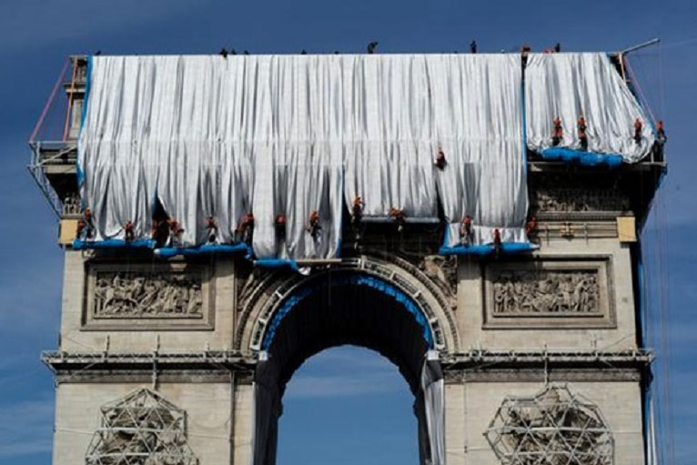 Փարիզում Հաղթական կամարը ծածկվել է կտորով