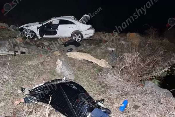 Հրազդան-Բջնի ավտոճանապարհին մեքենան ընկել է ձորը. մահացածներին ու վիրավորին հայտնաբերել են մեքենայից դուրս