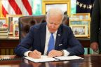 Biden signed a $61 billion aid project to Ukraine
