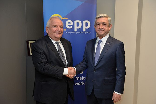 Серж Саргсян встретился с председателем Европейской народной партии Жозефом Долом