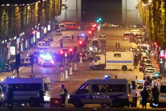 Очередной теракт в Париже: ИГ взяло ответственность за убийство полицейского
