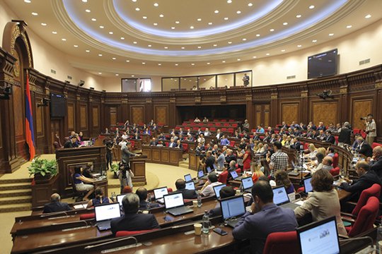 Национальное Собрание Армении одобрило программу правительства на 2017-2022 гг