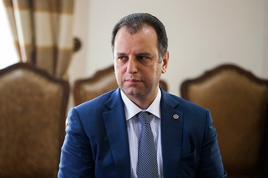 Возглавляемая министром обороны Армении делегация отправилась в Россию