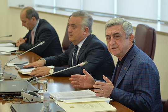 Серж Саргсян провел совещание с участием руководства Центробанка Армении