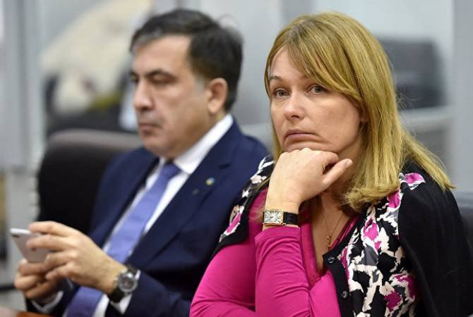 Супруга Саакашвили готова обойти пешком Грузию для борьбы с властями