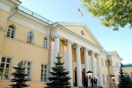 Посол Армении в РФ рассказал российскому журналисту о старинной усадьбе семейства Лазаревых