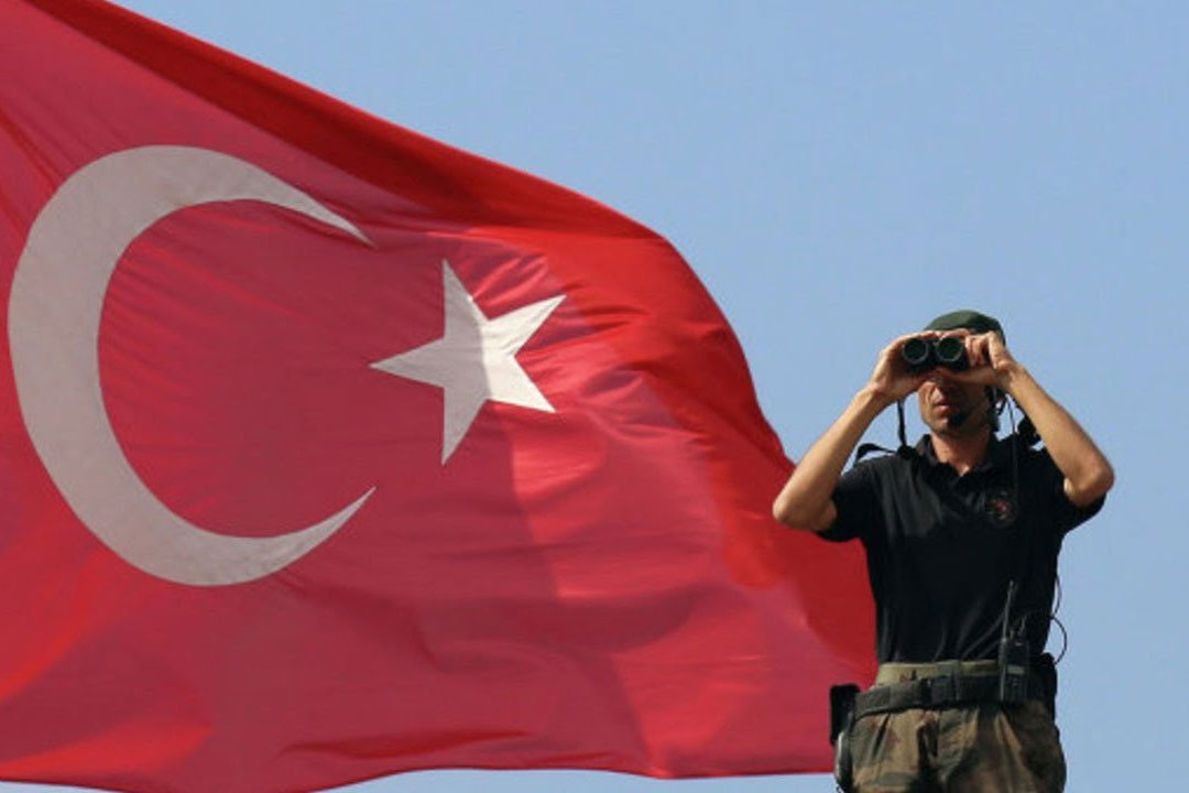 Офицер турецких ВВС запросил убежище в Греции