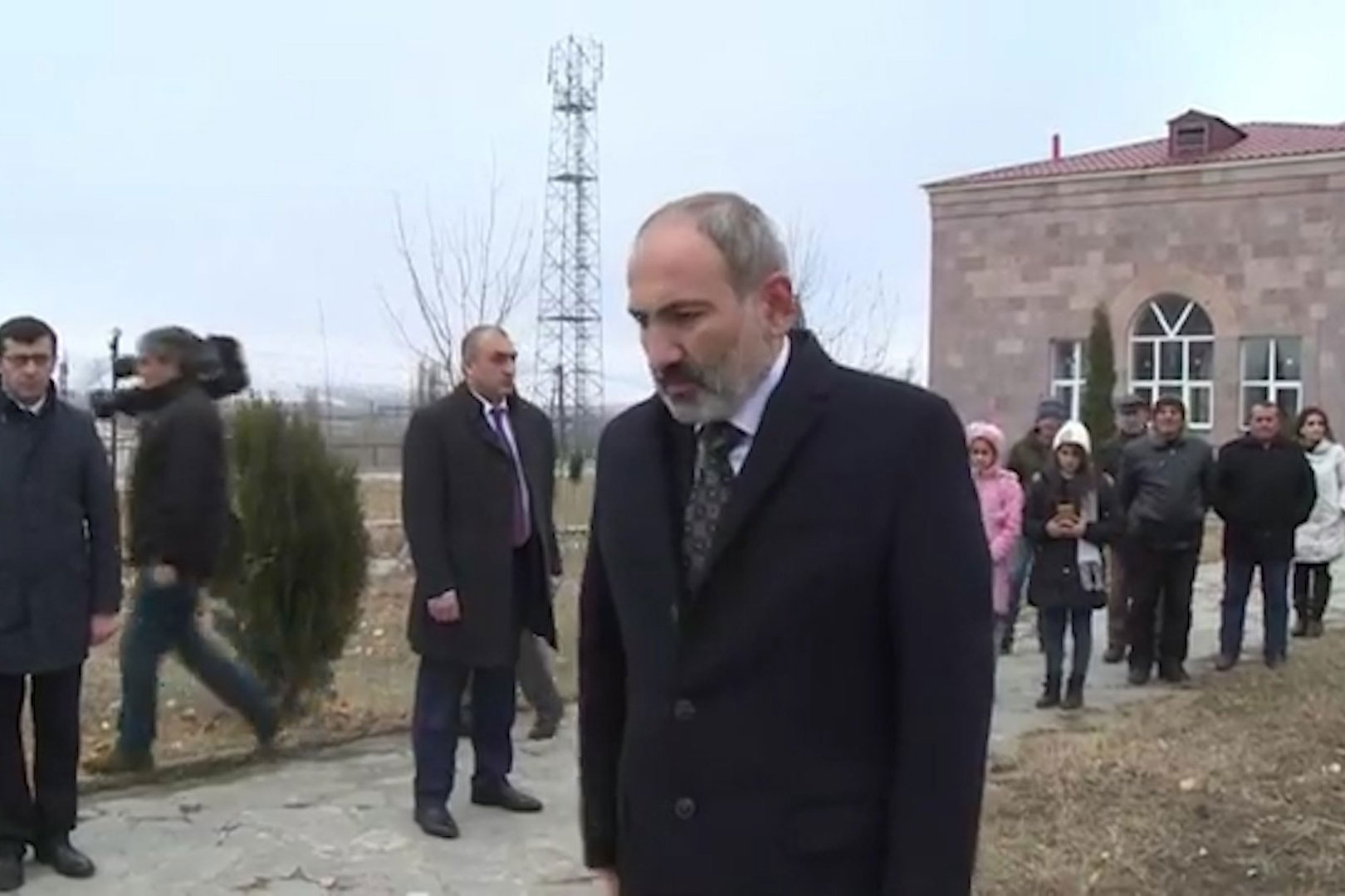 Пашинян принял участие в церемонии открытия бюста меценату Керку Кркоряну