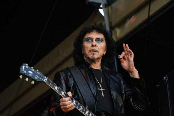 BBC: Гитарист Black Sabbath выставил на аукцион свою гитару ради помощи в борьбе с коронавирусом