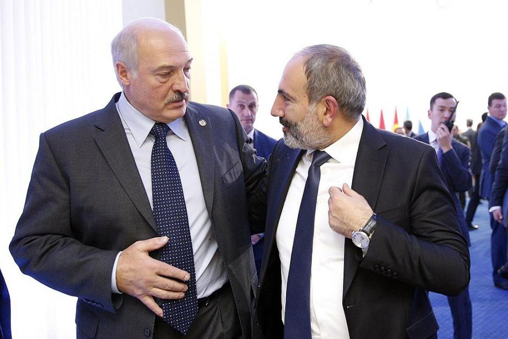 Александр Лукашенко провел телефонную беседу с Николом Пашиняном
