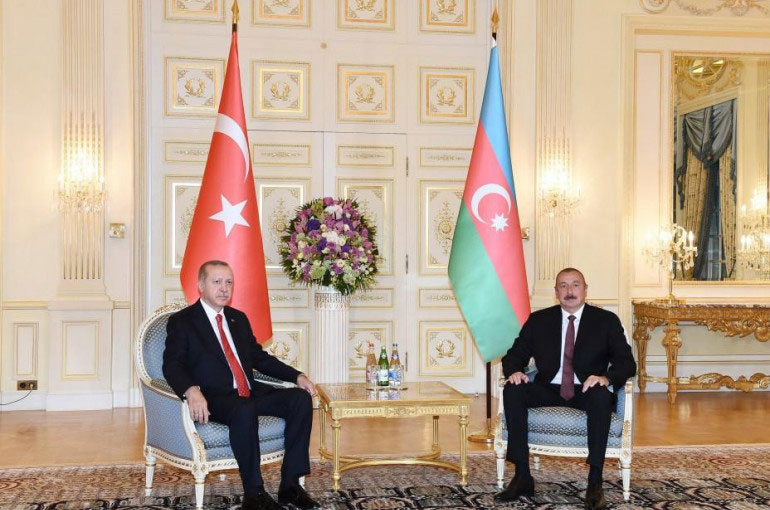 Эрдоган и Алиев провели телефонный разговор