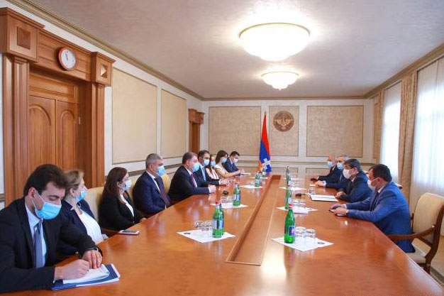 Президент Арцаха обсудил с делегацией МИД Армении вопросы внешней политики