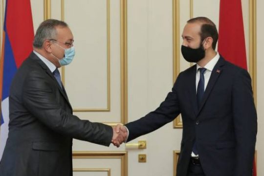 Арарат Мирзоян провел личную беседу с председателем Национального собрания Арцаха