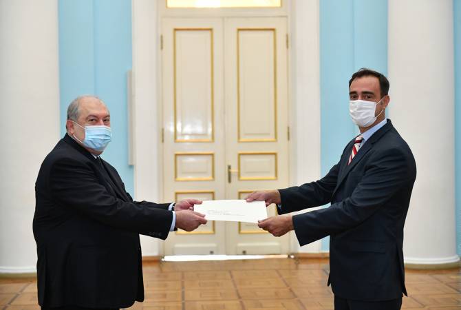 Новоназначенный посол Аргентины вручил Армену Саркисяну верительные грамоты