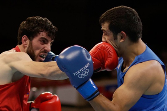 Токио-2020: боксер Ованнес Бачков обыграл азербайджанского соперника и вышел в 1/4 финала