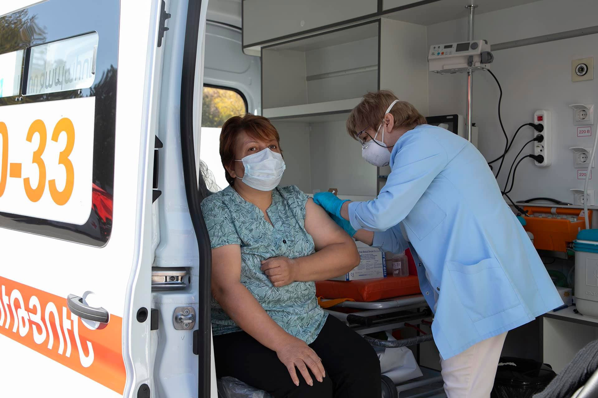 COVID-19: в Армении проведено 677 032 вакцинаций