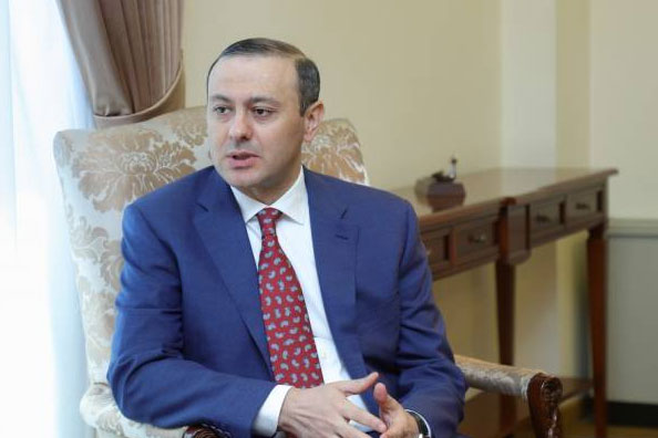 На территории Армении не может быть дороги с логикой коридора: реакция Еревана на заявление Алиева