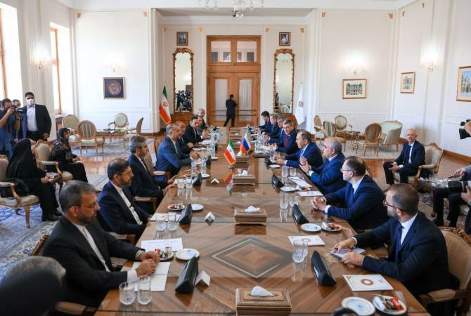 Глава МИД Ирана обсудил с Лавровым соглашение о сотрудничестве