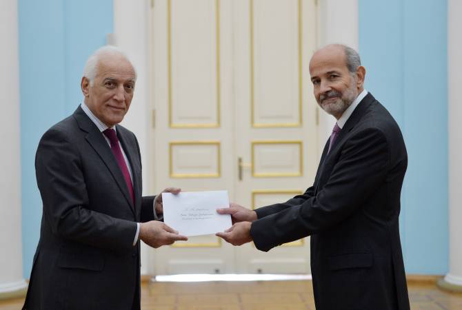 Посол Испании вручил верительные грамоты президенту Армении