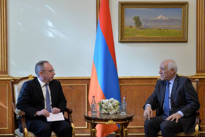 Президент Армении принял генерального директора Департамента Центральной и Западной Азии АБР