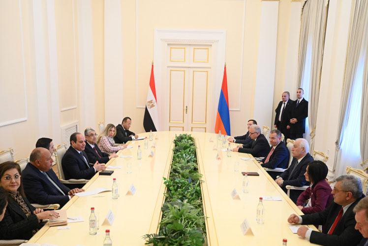 Это историческое событие. Встреча с участием президентов РА и Египта в расширенном составе
