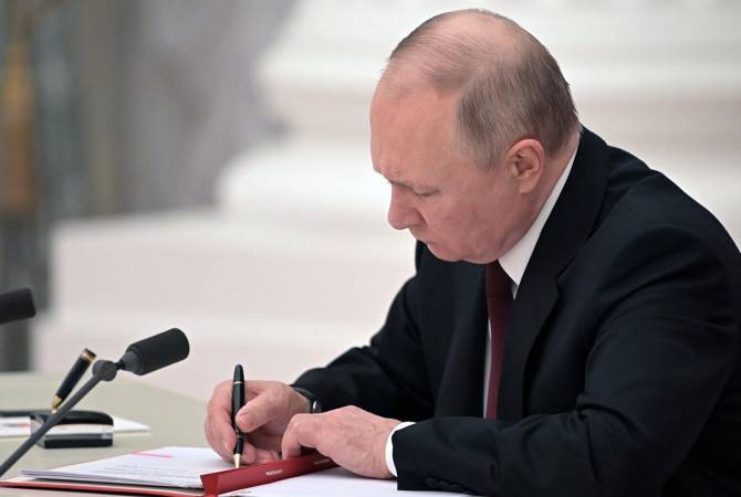 Президент РФ подписал закон о прекращении гражданства Украины для россиян