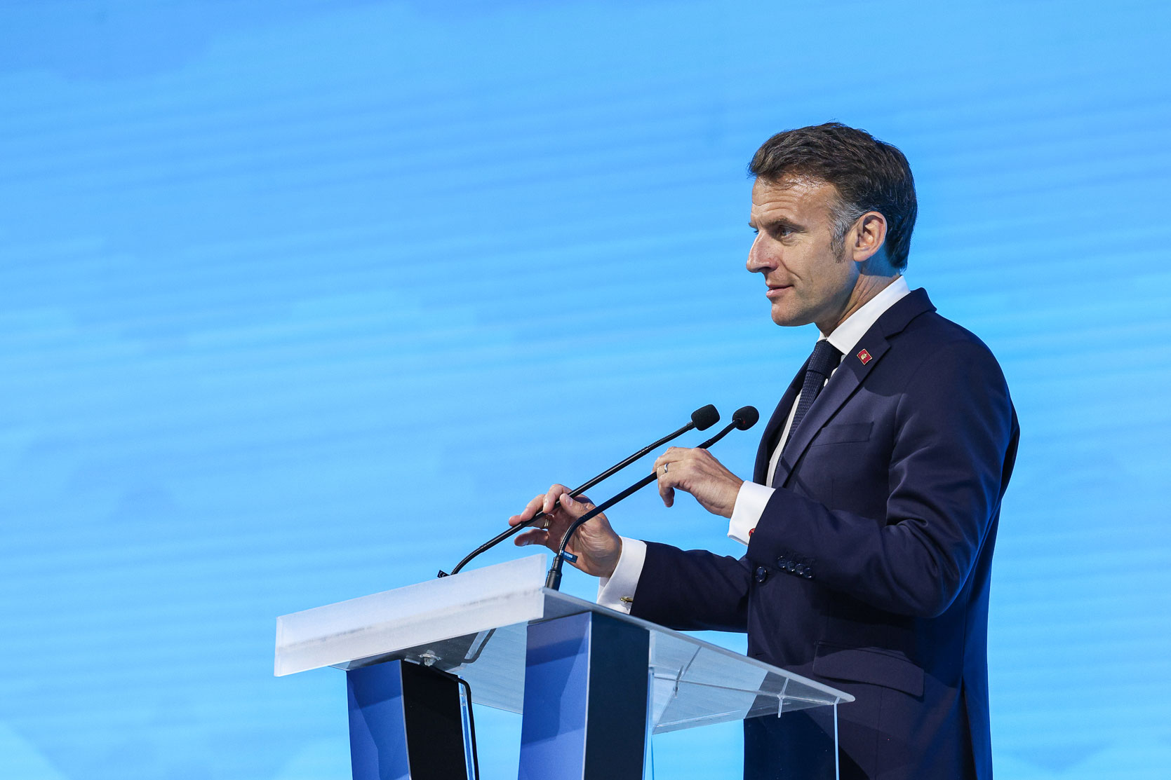 «Франция любит вас»: президент Франции сделал запись на армянском языке