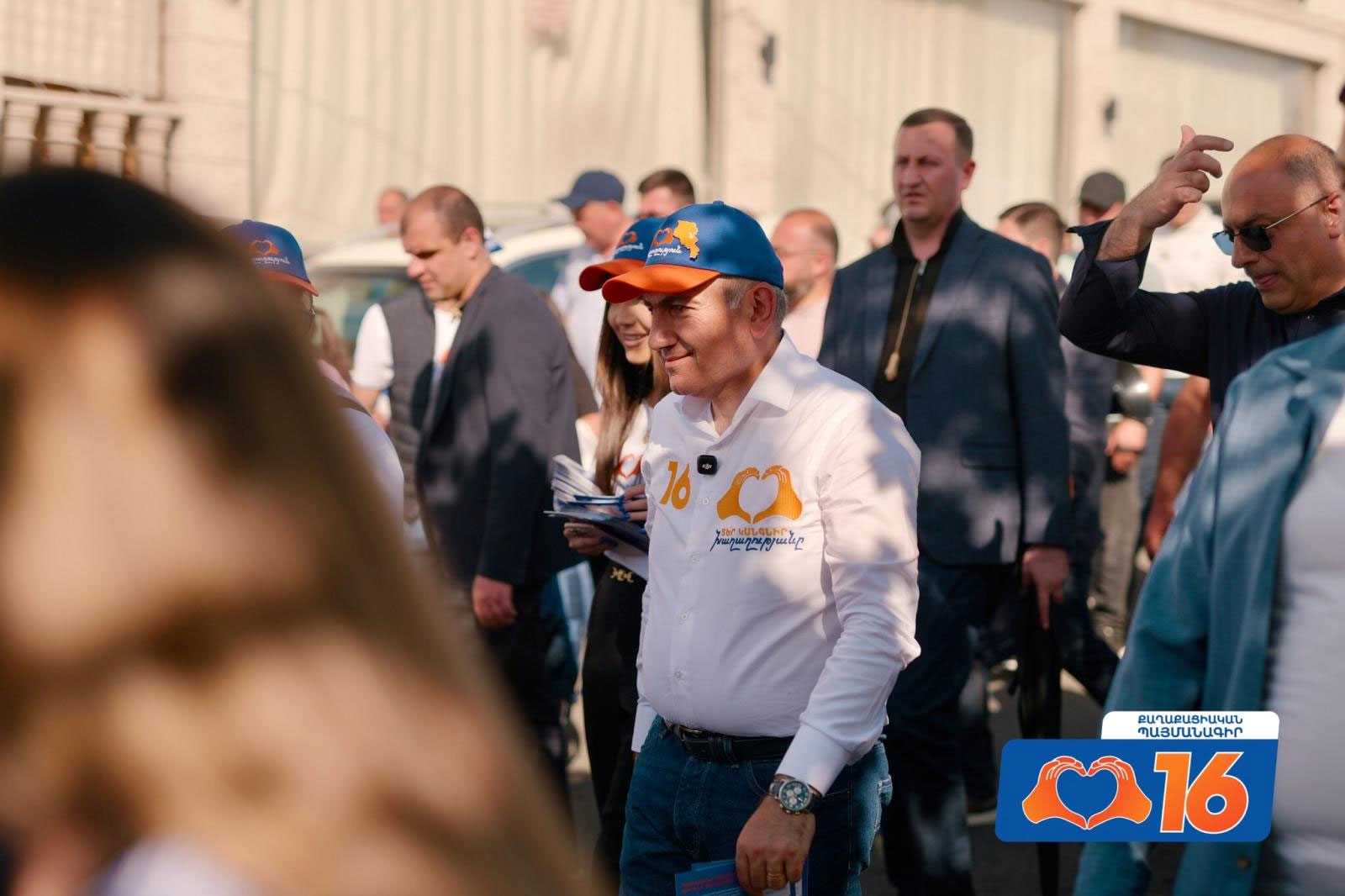 Пашинян представил гражданам принципы Республики Армения относительно делимитации границ и беженцев