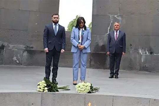 Министр иностранных дел Канады посетила мемориальный комплекс Цицернакаберд