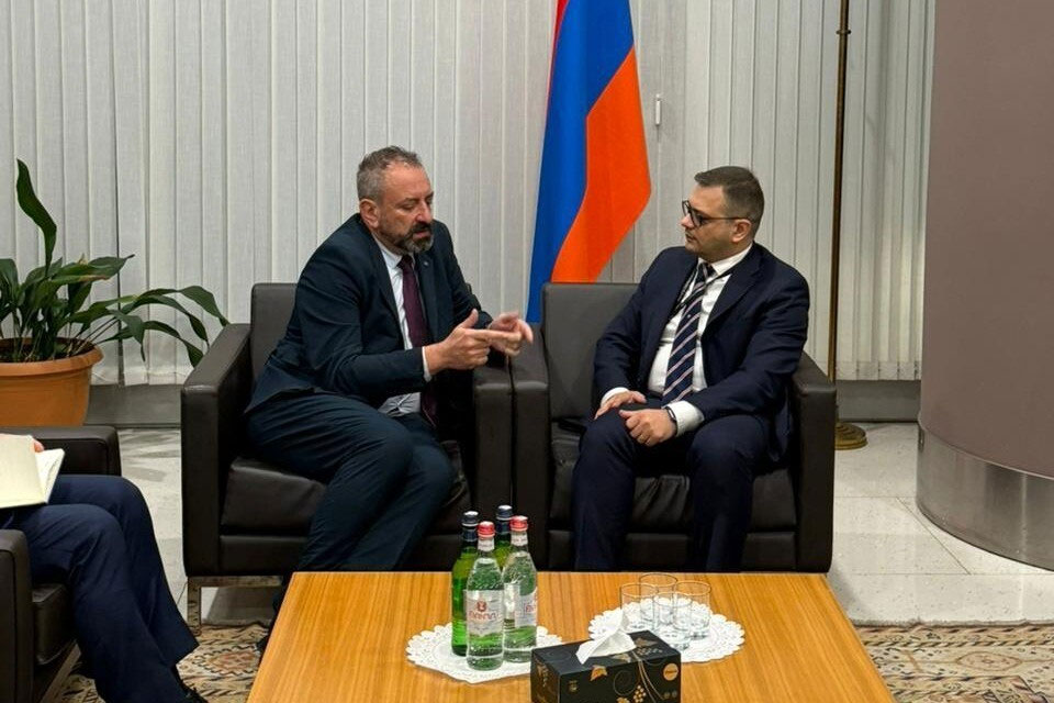 В Армению прибыл глава МИД Сан-Марино