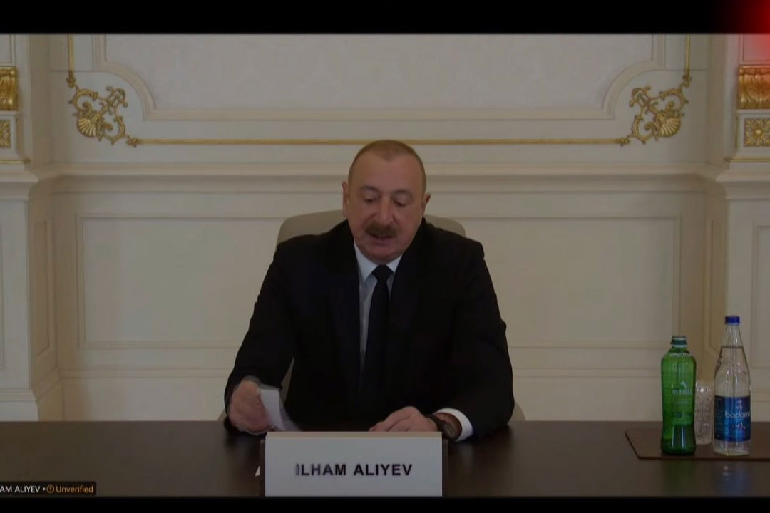 Алиев поздравил Пашиняна с проведением в Армении саммита Европейского политического саммита